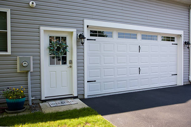 24/7 Emergency Garage Door Panel Replacement experts in Graham County County, AZ